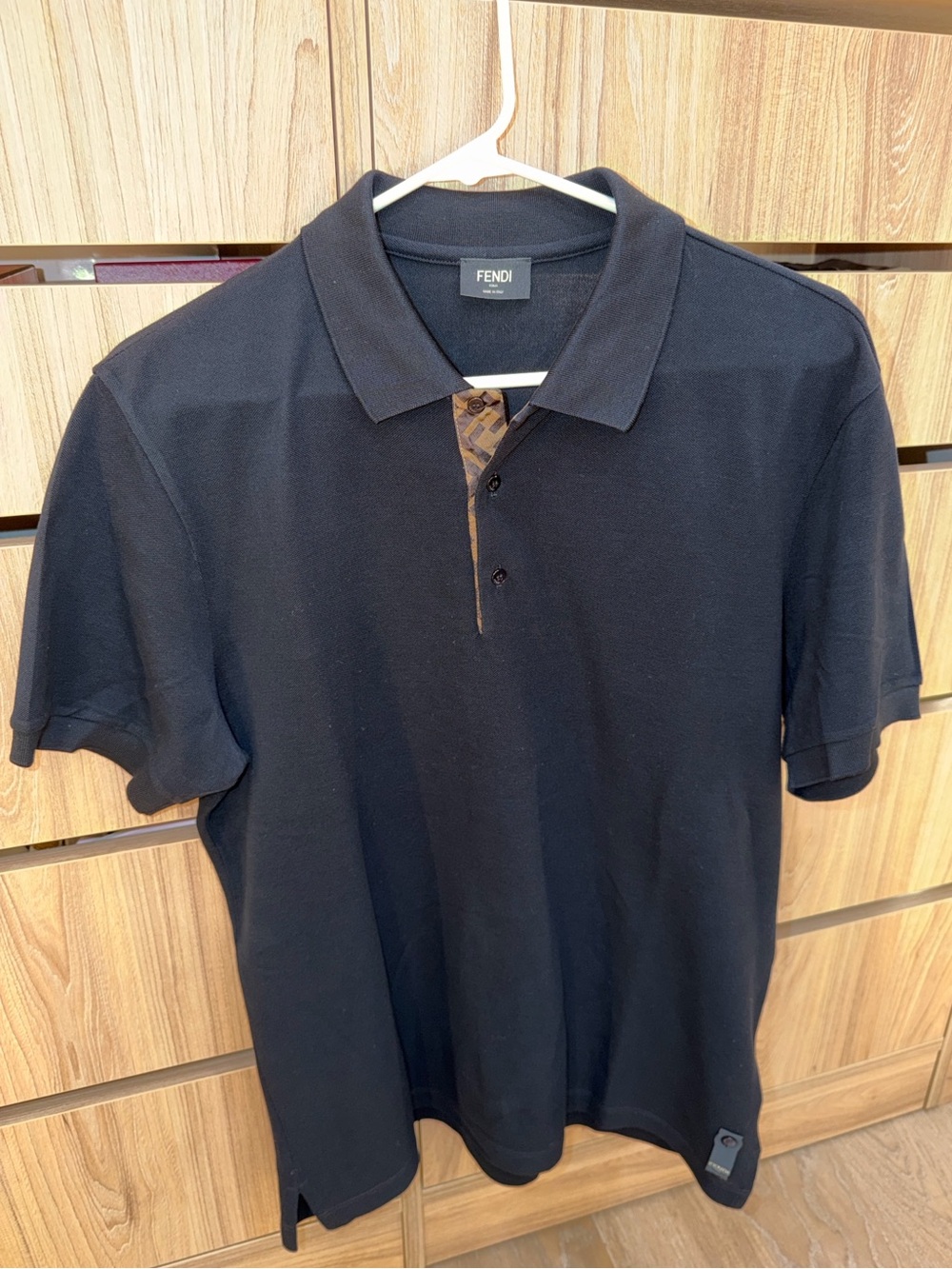 Fendi Black Men's Polo Shirt with Subtle Logo Tab